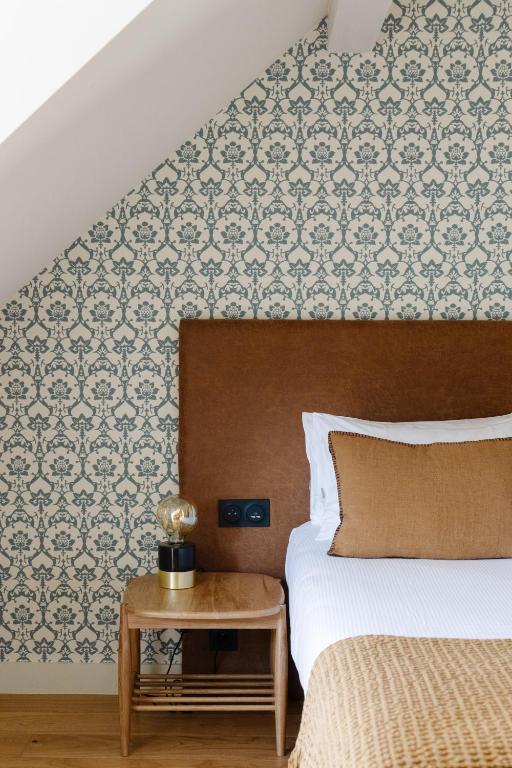 Postel nebo postele na pokoji v ubytování Hôtel Le Mouton Bleu