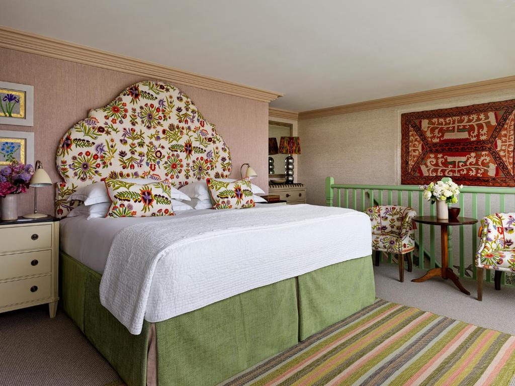 Postel nebo postele na pokoji v ubytování Covent Garden Hotel, Firmdale Hotels
