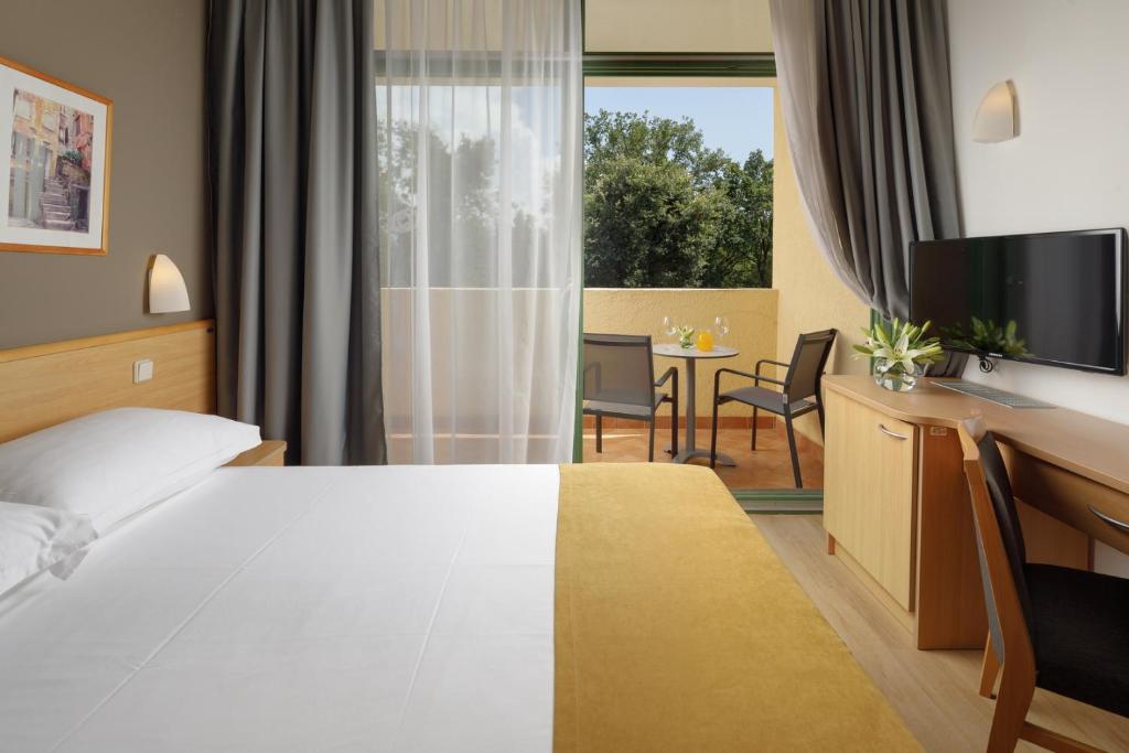 Postel nebo postele na pokoji v ubytování Hotel Aurora Plava Laguna