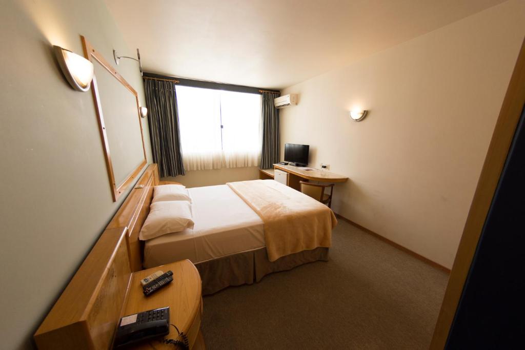 Postel nebo postele na pokoji v ubytování Atalaia Palace Hotel