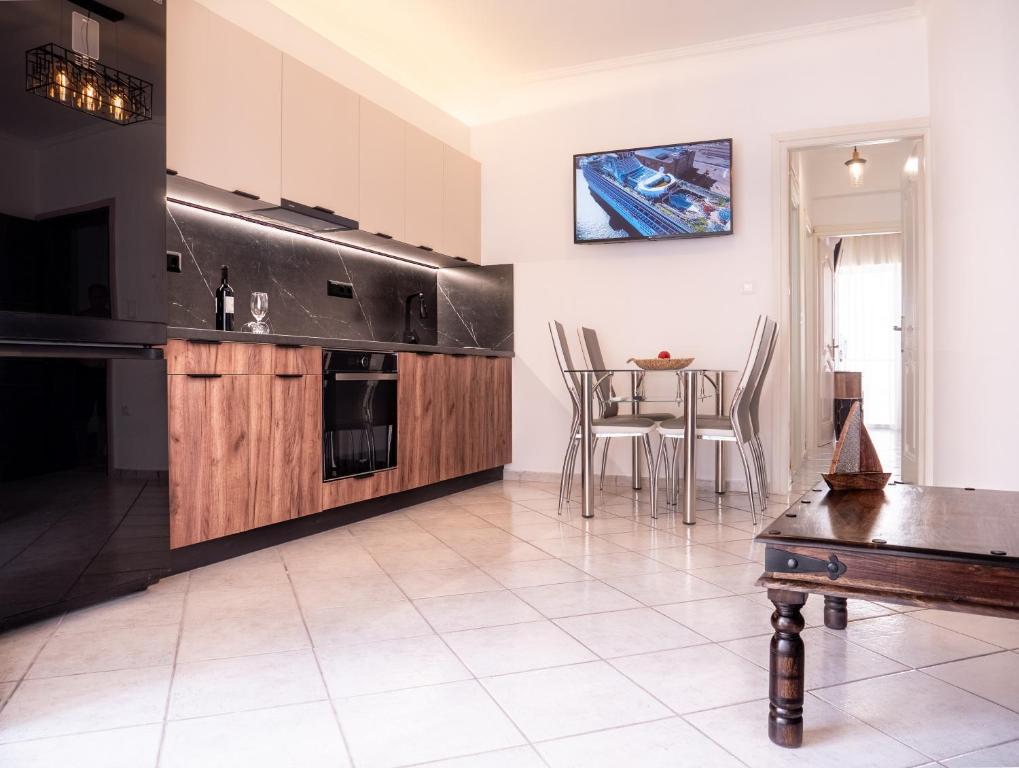 Kuchyň nebo kuchyňský kout v ubytování Athina's Home