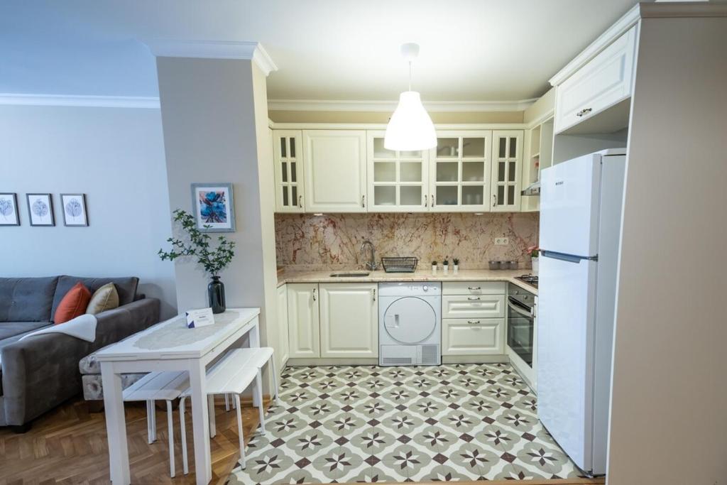 Kuchyň nebo kuchyňský kout v ubytování Cukurcuma 2br Apt Stylish Interior