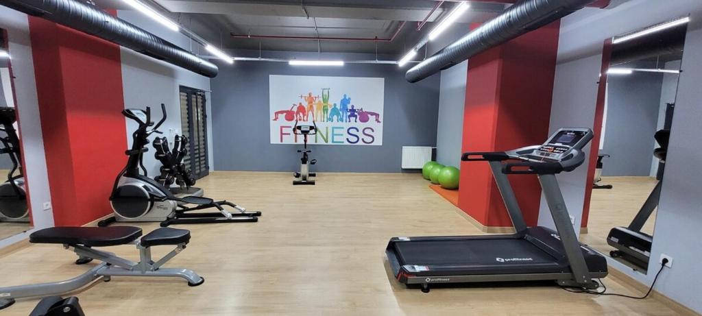 Fitness centrum a/nebo fitness zařízení v ubytování Stylish Urban Apt- Soak Up The City's Vibes