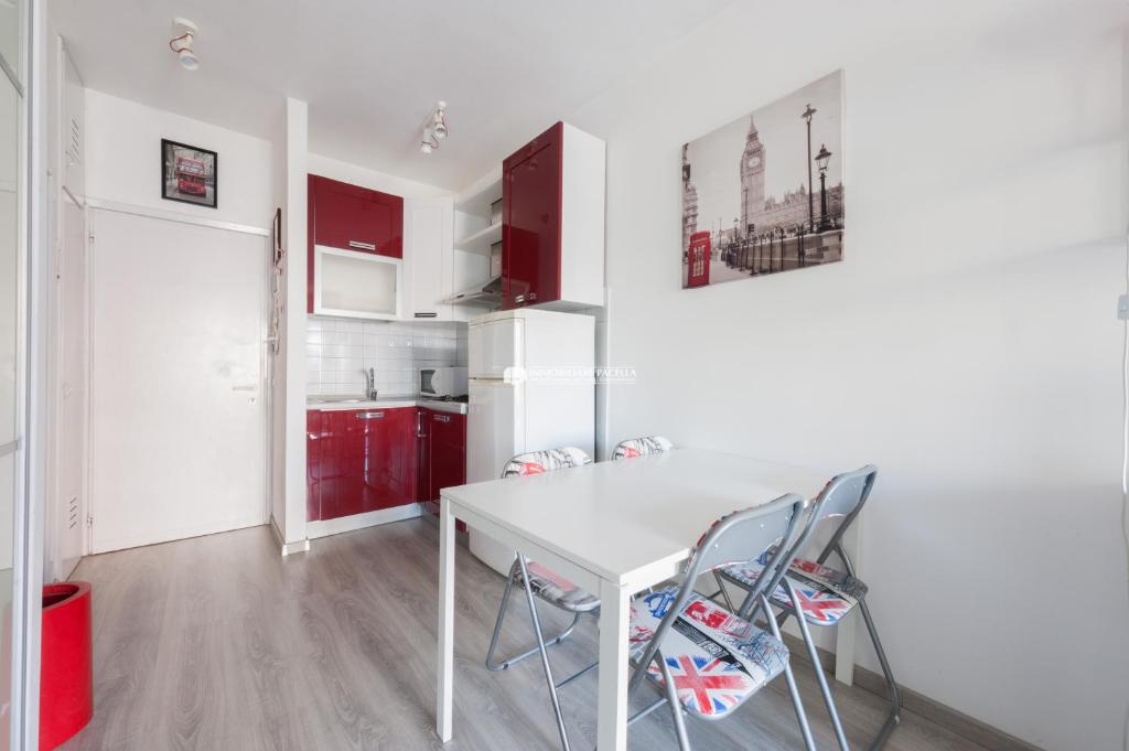 Kuchyňa alebo kuchynka v ubytovaní Residence Santa Fè Immobiliare Pacella