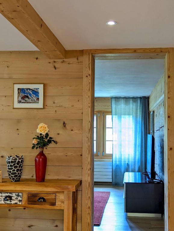 Televiisor ja/või meelelahutuskeskus majutusasutuses Swiss Mountain-Valley View Lodge