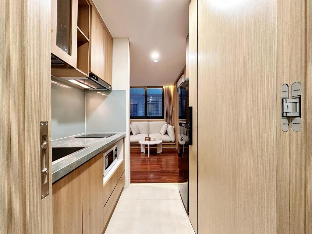 Kuchyň nebo kuchyňský kout v ubytování HOD Apartment Tan Dinh