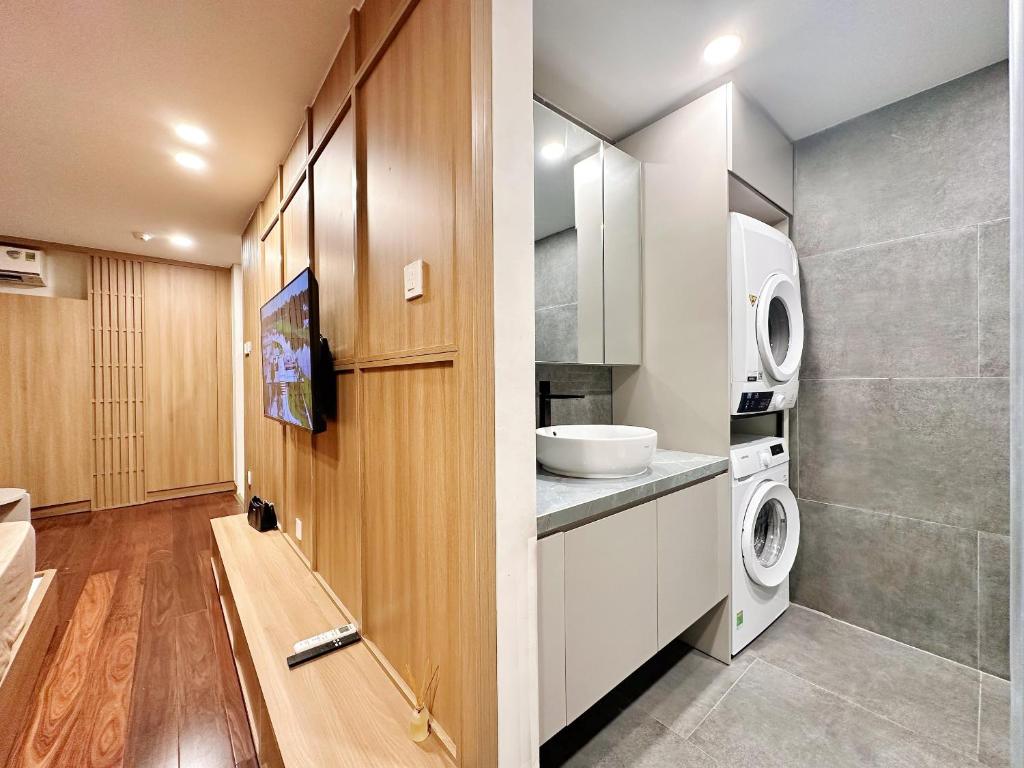 Koupelna v ubytování HOD Apartment Tan Dinh
