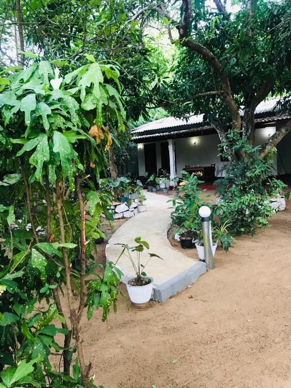 Zahrada ubytování Sigiri Mihira Home Stay