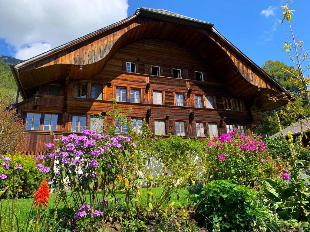 Aed väljaspool majutusasutust Swiss Mountain-Valley View Lodge