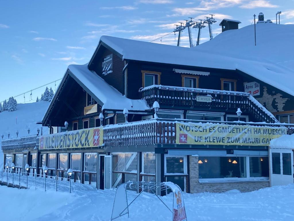 Klewenalp Ausflugs-Ski-Pistenhotel Klewenstock v zimě