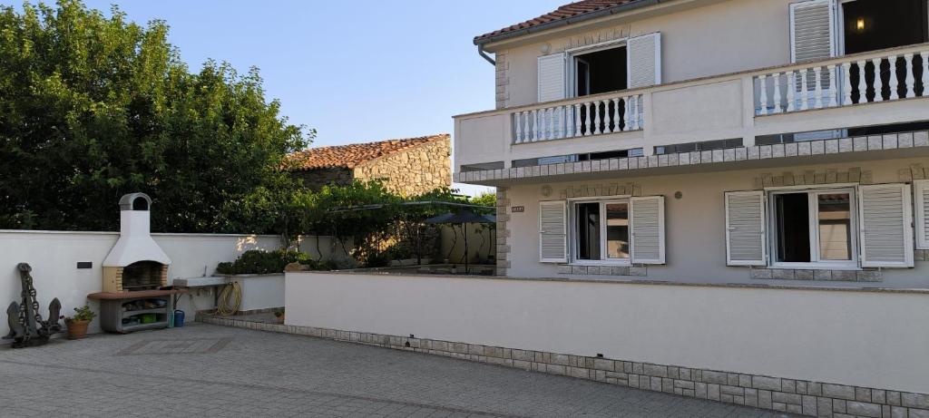 Hoone, kus villa asub