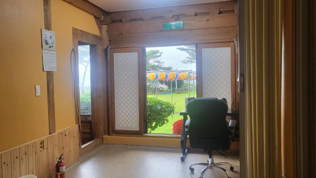 Fotografie z fotogalerie ubytování Pet Friendly Hanok Temple Stay v destinaci Goheung