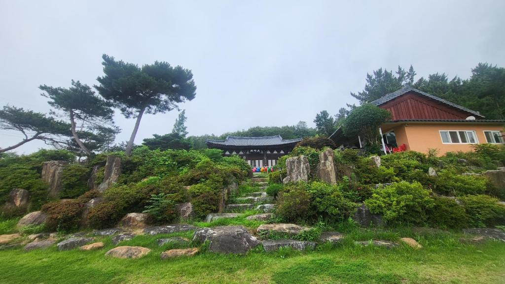 Zahrada ubytování Pet Friendly Hanok Temple Stay