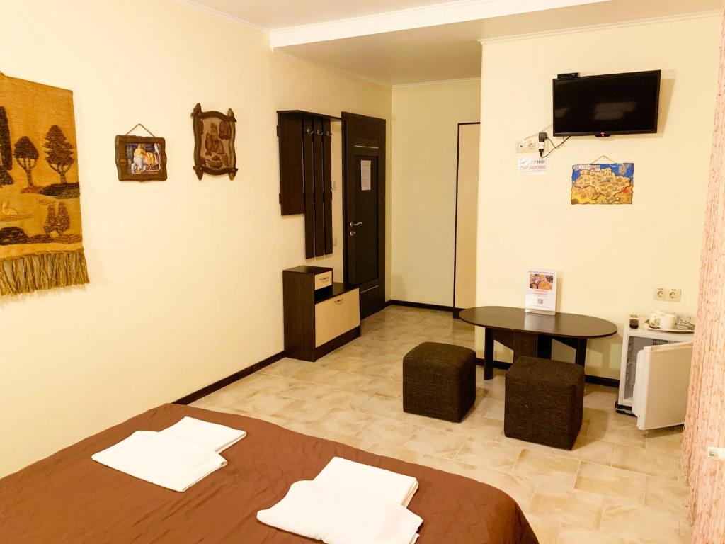 TV a/nebo společenská místnost v ubytování Breeze Hotel