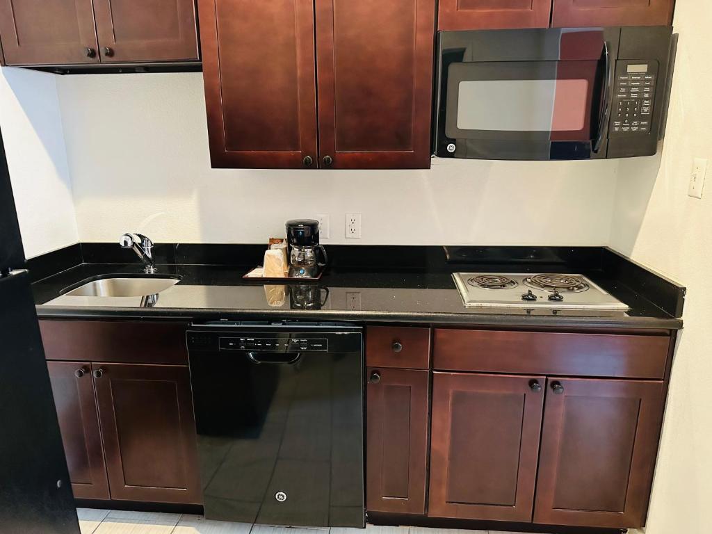 Lux Inn and Suites - Deluxe Suite