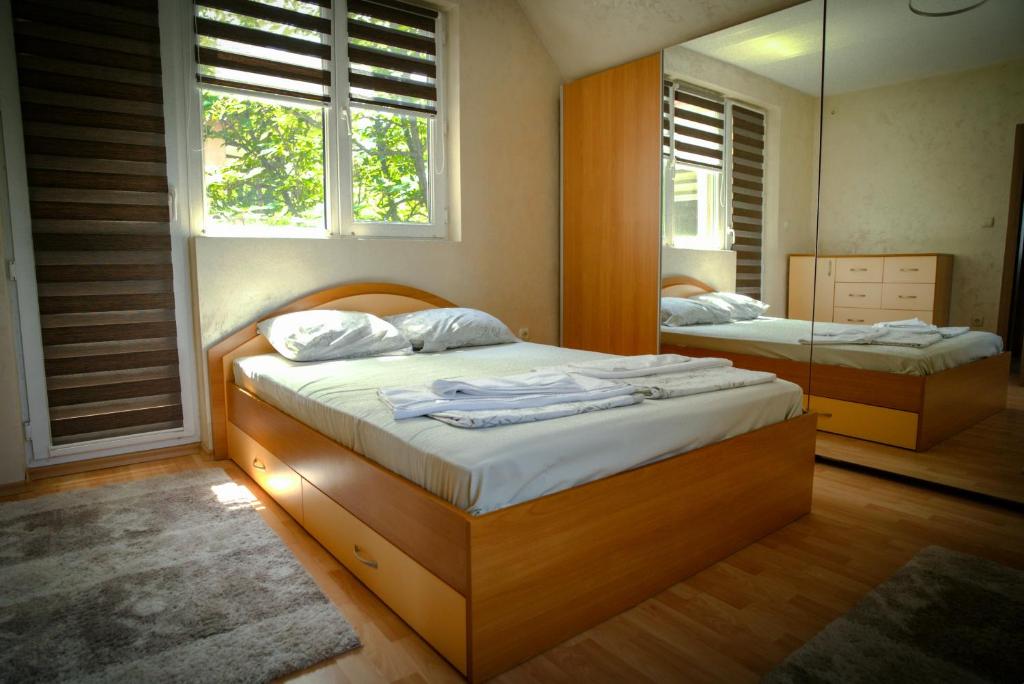 A bed or beds in a room at Apart Centar