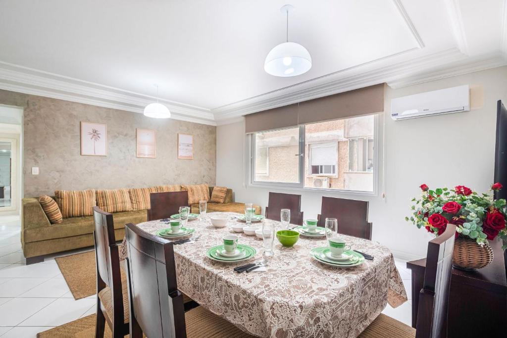 Posezení v ubytování GRJA032- Tranquilidade na Av. Atlântica com 4Q+3WC