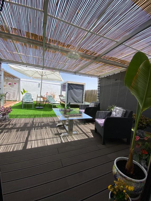 A seating area at ÁTICO RILQUE, Apartamentos Independientes con Jacuzzi Privado y Terraza en Ronda