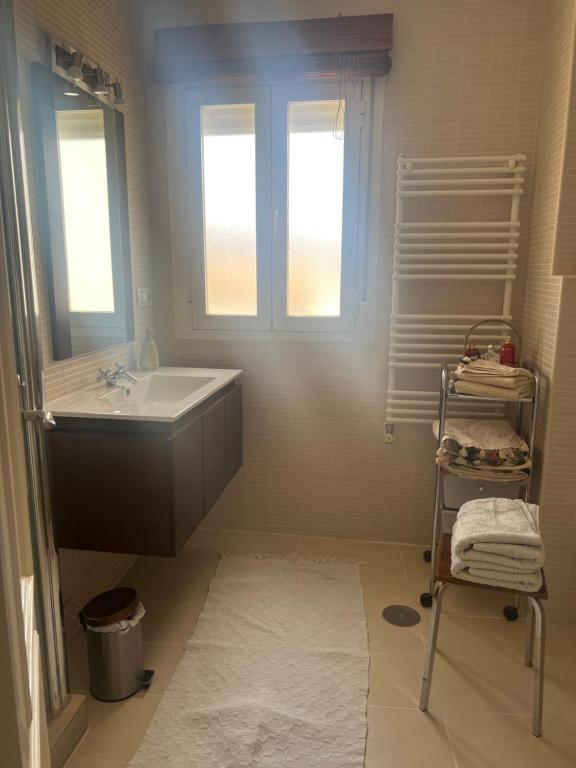 A bathroom at ÁTICO RILQUE, Apartamentos Independientes con Jacuzzi Privado y Terraza en Ronda