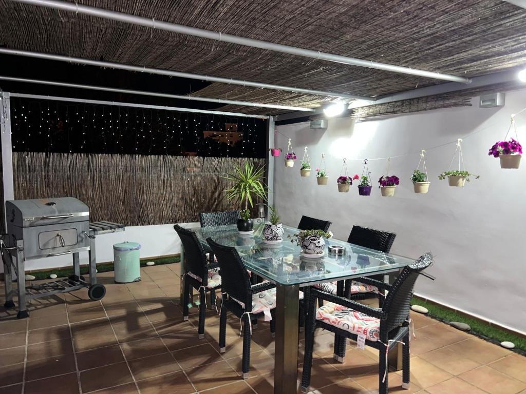 A seating area at ÁTICO RILQUE, Apartamentos Independientes con Jacuzzi Privado y Terraza en Ronda