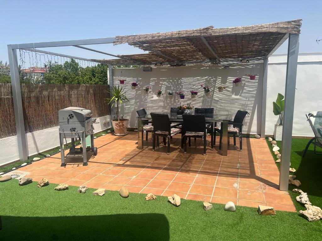 A patio or other outdoor area at ÁTICO RILQUE, Apartamentos Independientes con Jacuzzi Privado y Terraza en Ronda