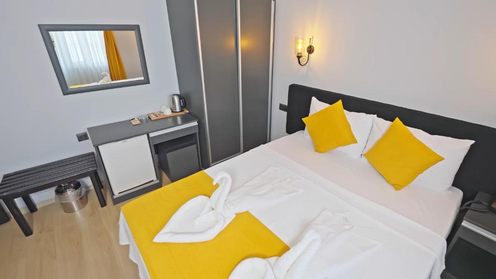 Postel nebo postele na pokoji v ubytování Yasemin Hotel