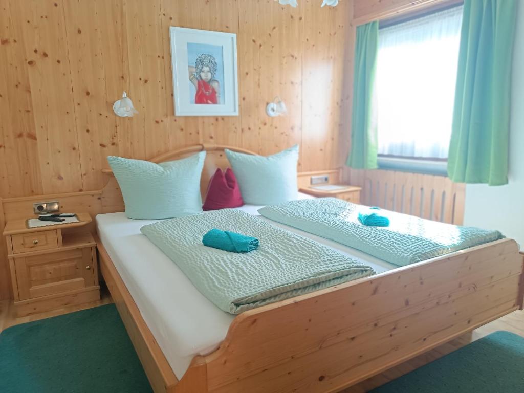 Postel nebo postele na pokoji v ubytování Ferienwohnungen Annelies