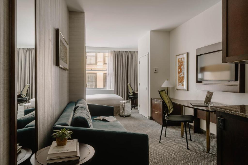 Club Quarters Hotel Faneuil Hall, Boston - One Bedroom Suite With Kitchenette