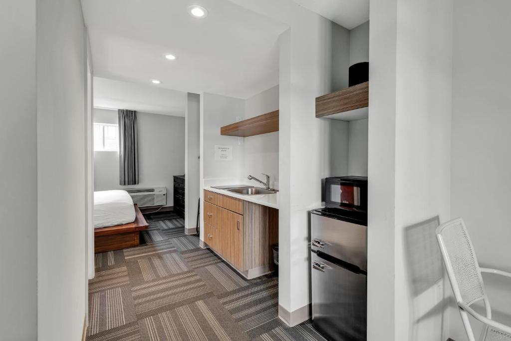 Holiday Shores Myrtle Beach - Queen Suite