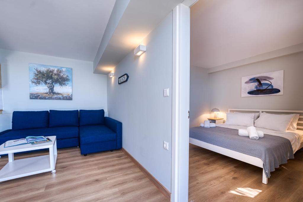 Posteľ alebo postele v izbe v ubytovaní Glyfa Beach Villas