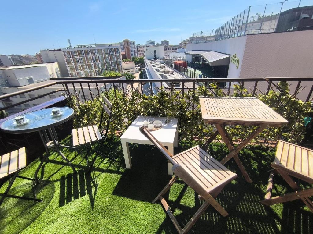 a balcony with a table and chairs and a table and chairs at Imperial Tarraco Apartment in Tarragona