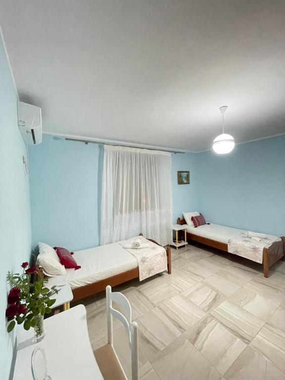 Ένα ή περισσότερα κρεβάτια σε δωμάτιο στο Paro’s apartment