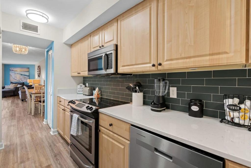 Carol Bay Serene Ocean View Unit 202にあるキッチンまたは簡易キッチン