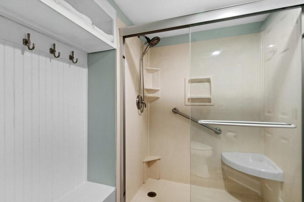 Carol Bay Serene Ocean View Unit 202にあるバスルーム
