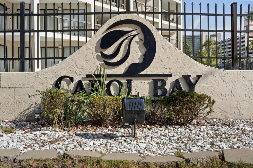 Carol Bay Serene Ocean View Unit 202に飾ってある許可証、賞状、看板またはその他の書類
