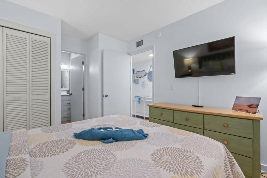Postel nebo postele na pokoji v ubytování Myrtle Beach Resort Oceanfront Unit B129
