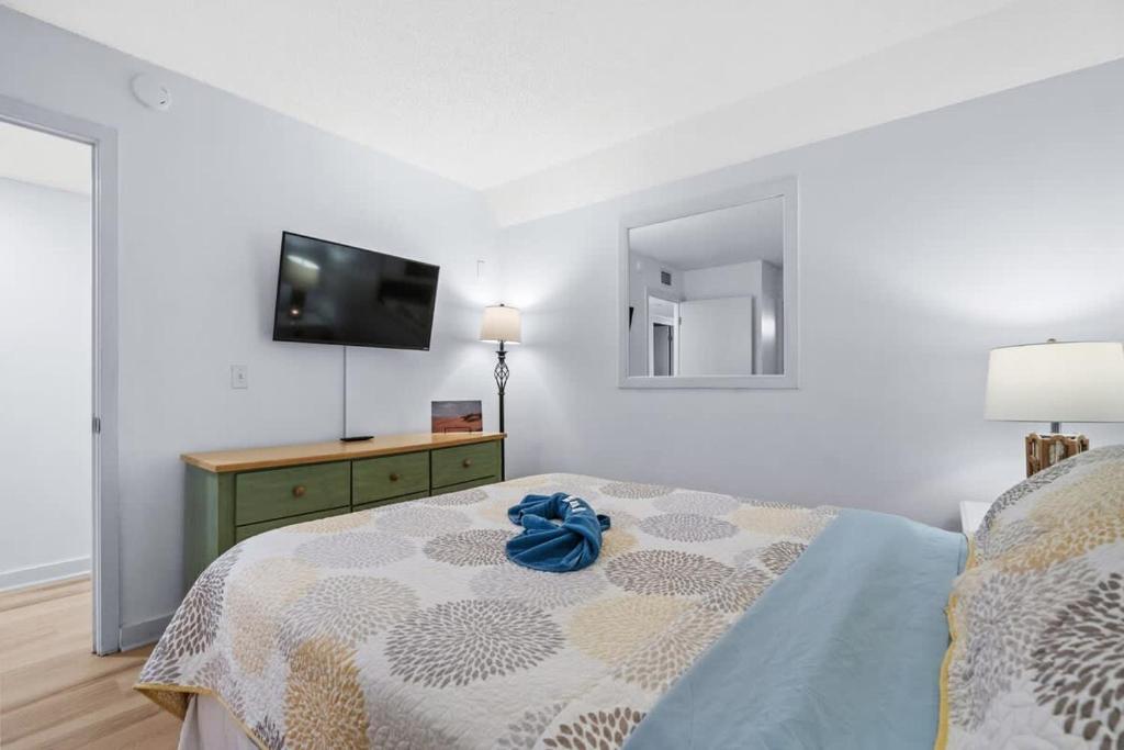 Postel nebo postele na pokoji v ubytování Myrtle Beach Resort Oceanfront Unit B129