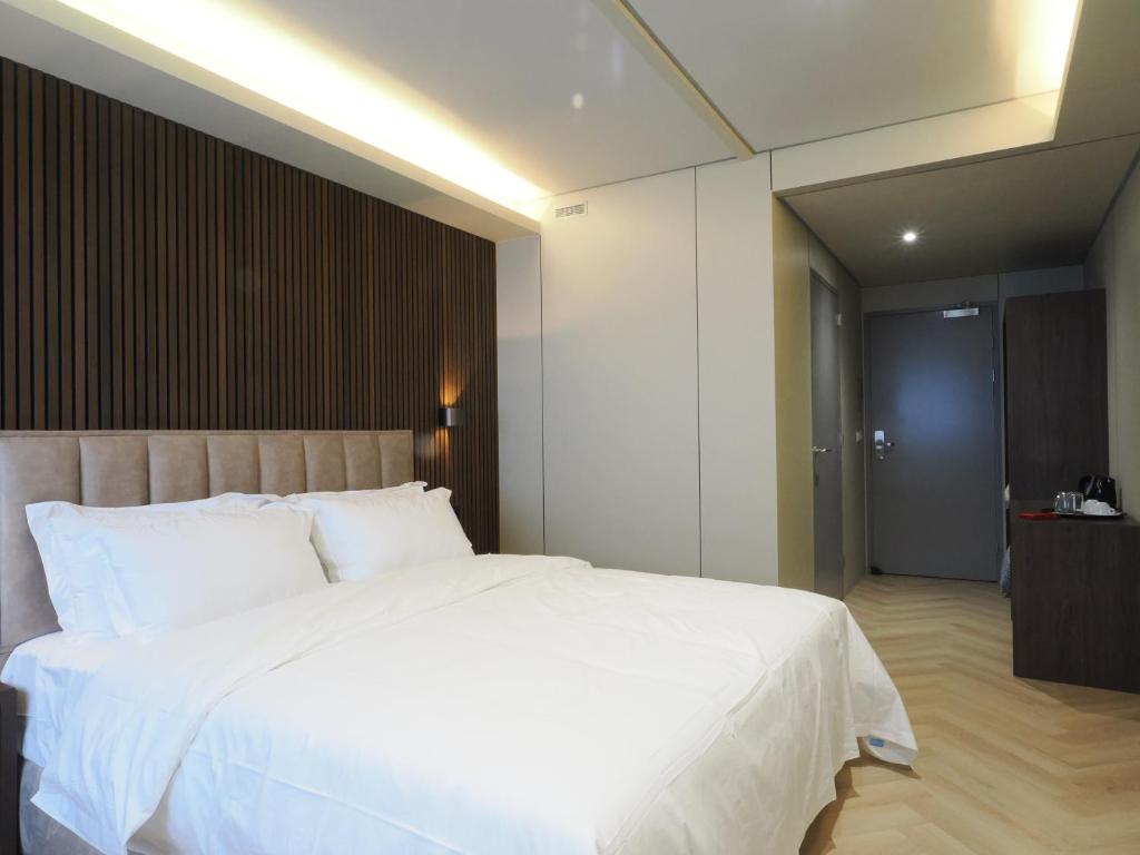 Postel nebo postele na pokoji v ubytování Tung Hotel Zeewolde