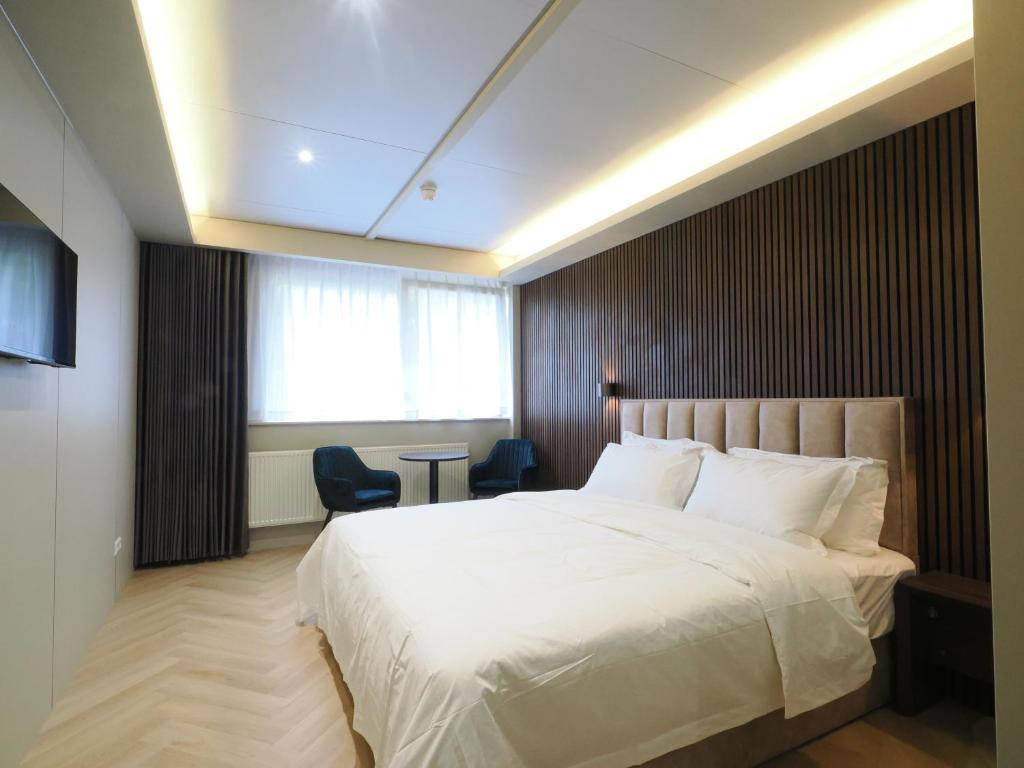 Postel nebo postele na pokoji v ubytování Tung Hotel Zeewolde