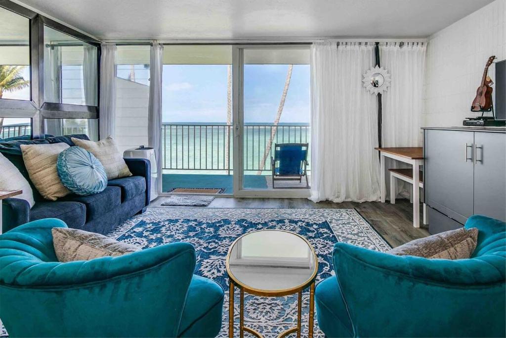 Posezení v ubytování Luxury Beachfront Condo