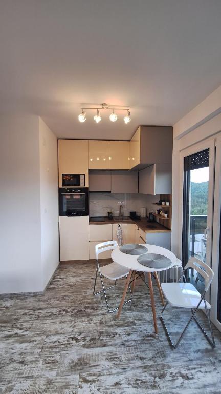 A kitchen or kitchenette at Lux D2 Divčibare