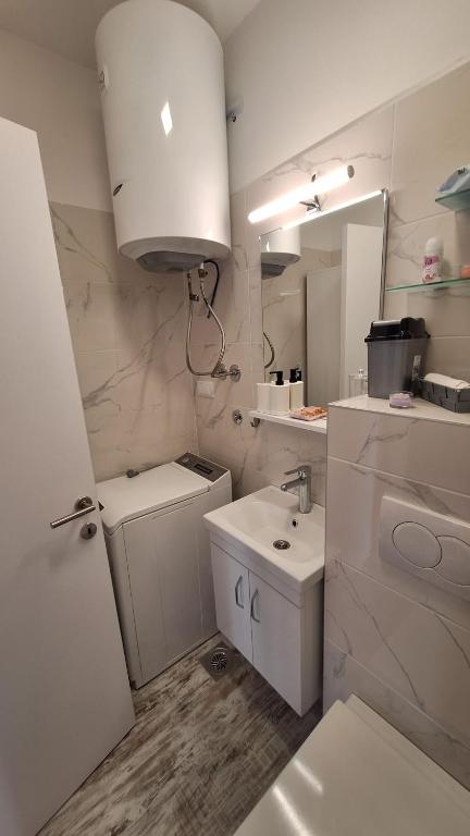 A bathroom at Lux D2 Divčibare
