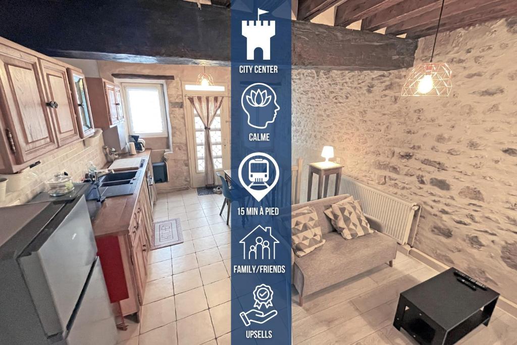 une pièce avec un panneau au milieu d'une cuisine dans l'établissement Escapade Moretaine - L'Echappée au charme d'antan, à Moret-sur-Loing