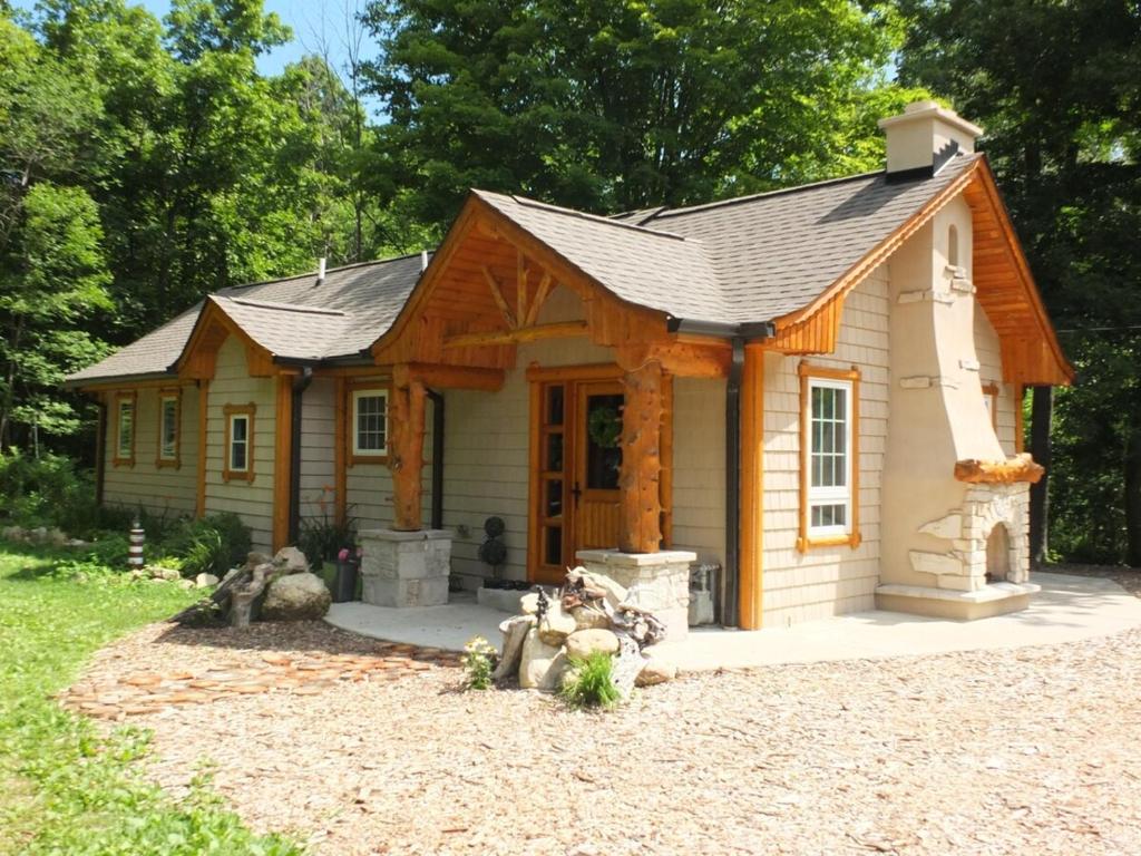 a small log cabin with a gambrel roof at La Maison Malabar - Gorgeous Luxury Cabin! in South Haven