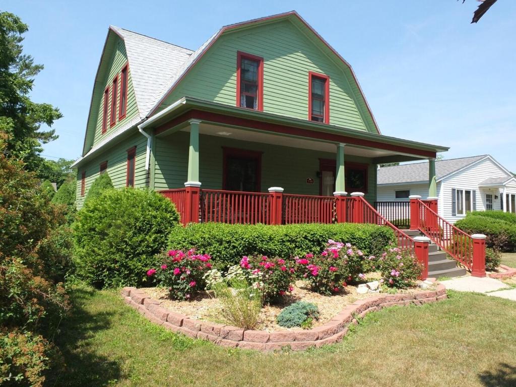 Zahrada ubytování Leelanau Cottage - Gorgeous & Great Location!