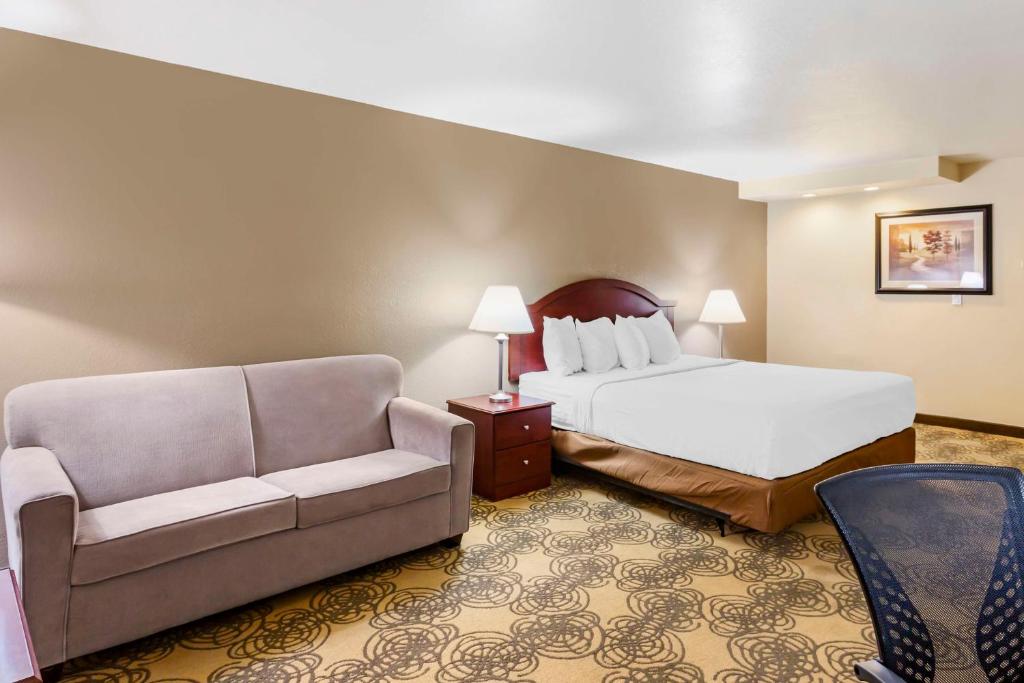 Postel nebo postele na pokoji v ubytování Best Western Elko Inn