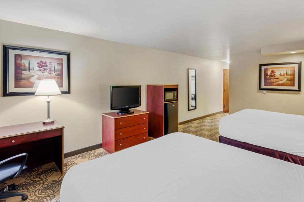Postel nebo postele na pokoji v ubytování Best Western Elko Inn