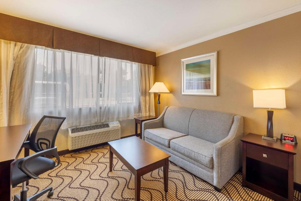 Best Western Plus Orchid Hotel & Suites - Executive King Suite