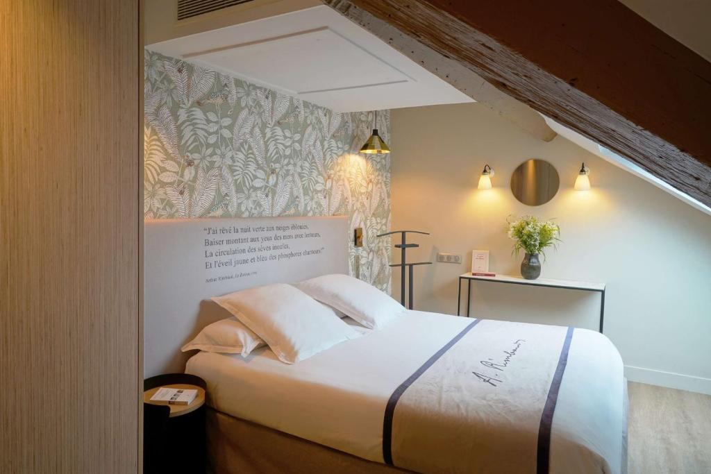 Hôtel Littéraire Arthur Rimbaud, BW Signature Collection - Resim 26