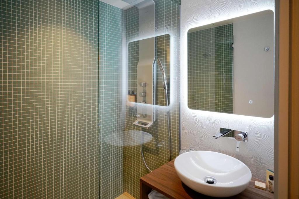 Hôtel Littéraire Arthur Rimbaud, BW Signature Collection - Resim 30